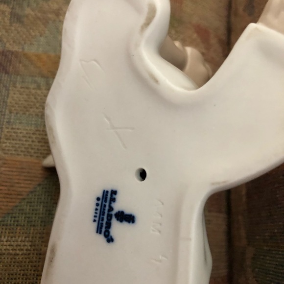 Two angel figurines made of porcelain in Spain. - Picture 4 of 6